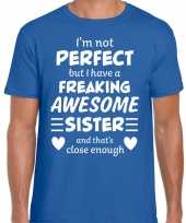 Freaking awesome sister zus cadeau blauw heren t-shirt