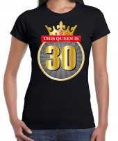 This queen is verjaardag zwart jaar dames t-shirt